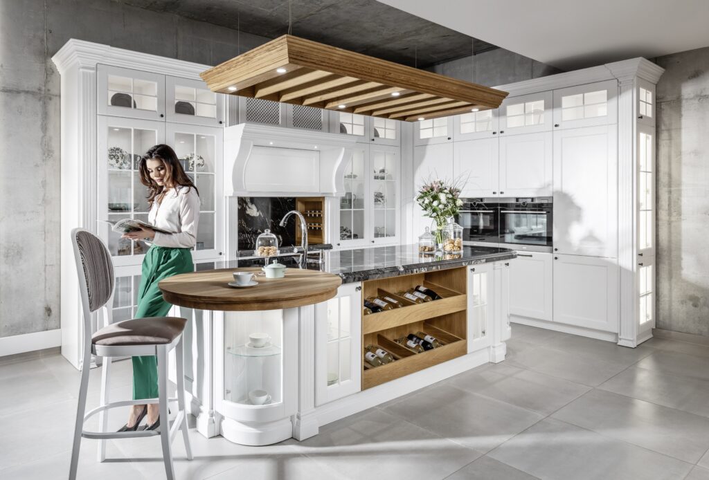 Küchen mit Kochinsel kombiniert mit Wohnzimmer