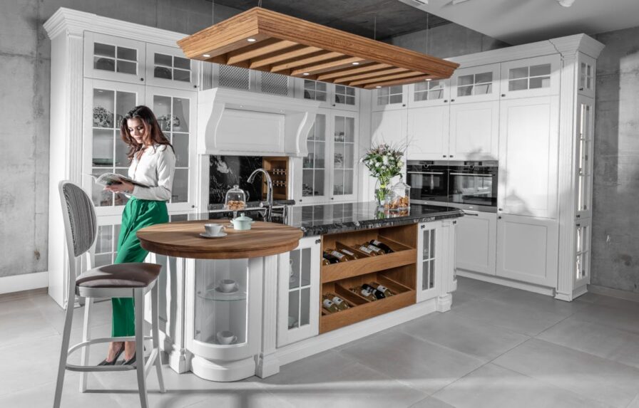 main image: Aranżacje białej kuchni – sprawdzone pomysły na stylowe wnętrze